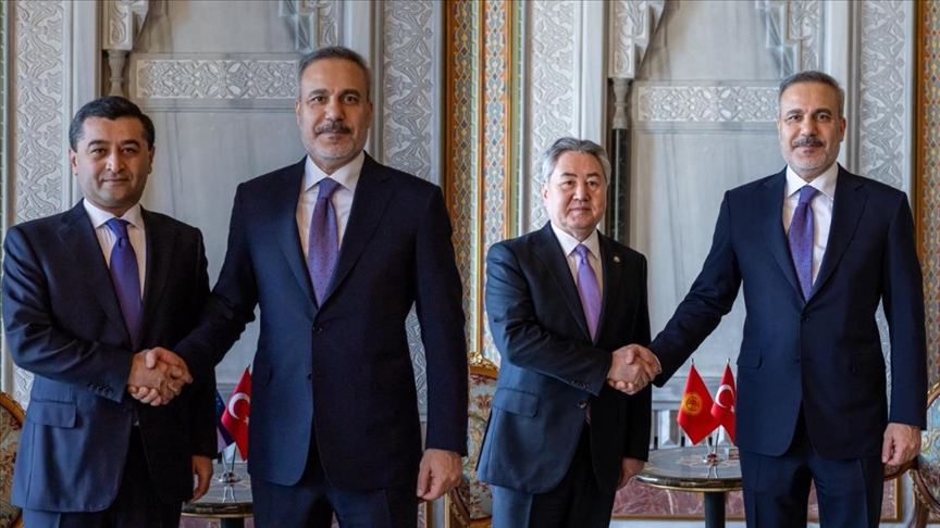 Министр иностранных дел Турции провел встречи с коллегами из Кыргызстана и Узбекистана
