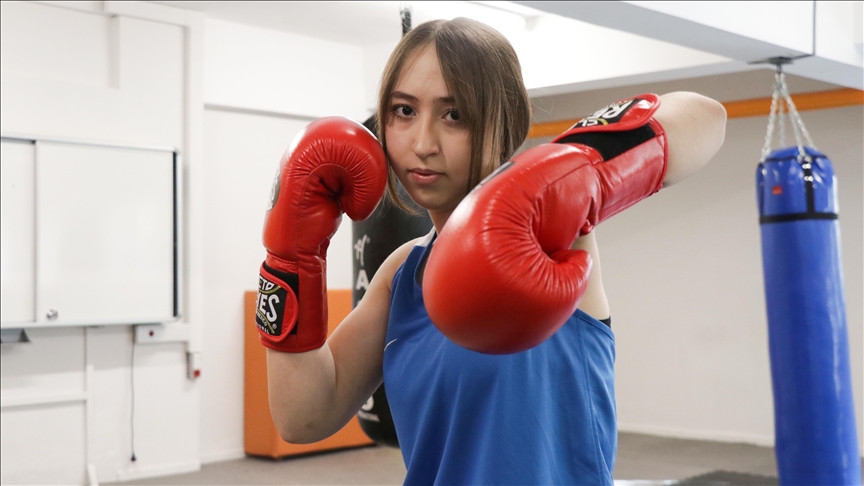 Lösemiyi yenen genç boksör Elif'in hedefi yeni şampiyonluklar