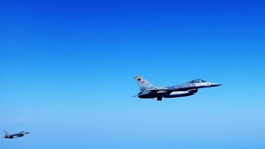 تركيا تدرس نشر مقاتلات "إف 16" في قبرص التركية