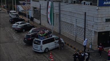 İç savaştan kaçarak Lübnan’a sığınan Suriyelilerin İsrail saldırıları sonrası ülkelerine dönüşü sürüyor