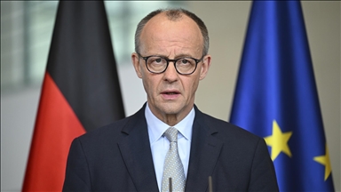 Almanya Başbakanı Merz, Filistin pankartıyla protesto edildi