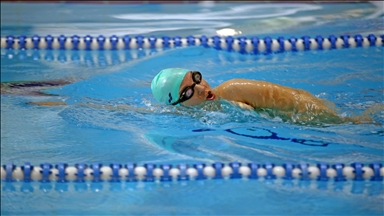 Engelli yüzücü Eylül, milli takım hedefiyle kulaç atıyor