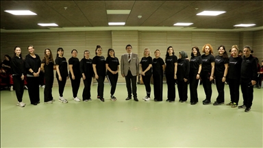 Tekirdağ'da kadın öğretmenler halk danslarıyla stres atıyor