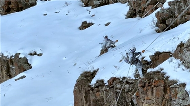 MSB, Mehmetçiğin zorlu koşullardaki dağcılık eğitiminden görüntü paylaştı