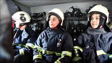 Adana'nın kadın itfaiyecileri özveriyle çalışıyor