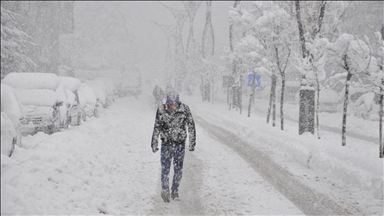 Berf û hewaya sar bandorê li Erzirom, Qers û Erdexanê dike