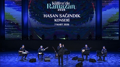 Sanatçı Hasan Sağındık "Külliye'de Ramazan" etkinliklerinde konser verdi