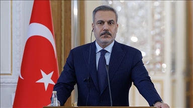 Wezîr Fîdan bi hemtayên xwe yên Ûman, Qeter û Estonyayî ra bi têlefonê axivî