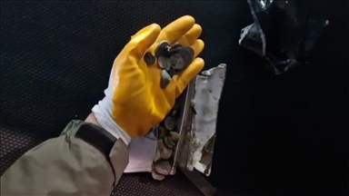 Gümrük muhafaza ekipleri Çeşme Ulusoy Limanı'nda 7 bin 550 sikke ve figür ele geçirdi