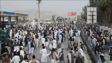 Mijëra njerëz protestojnë në Nangarhar të Afganistanit pas sulmeve ajrore pakistaneze