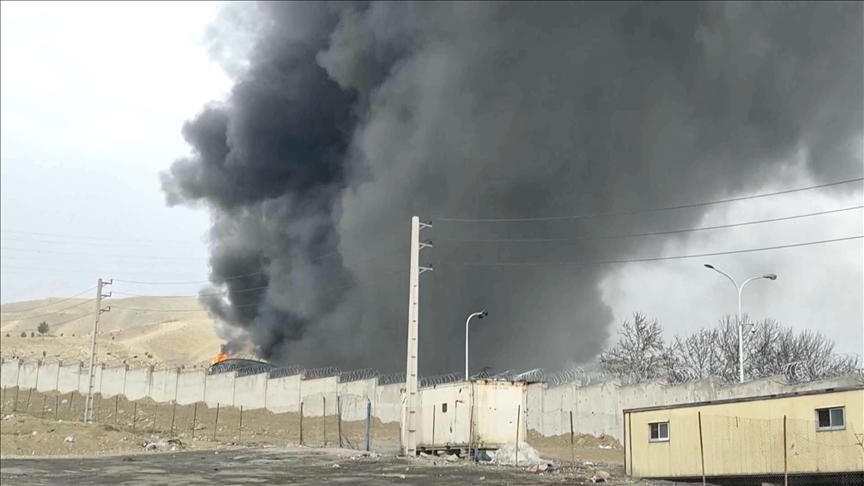 Sulmi SHBA Izrael godet një depo nafte në Teheran  zjarri dhe tymi vazhdojnë të ngrihen