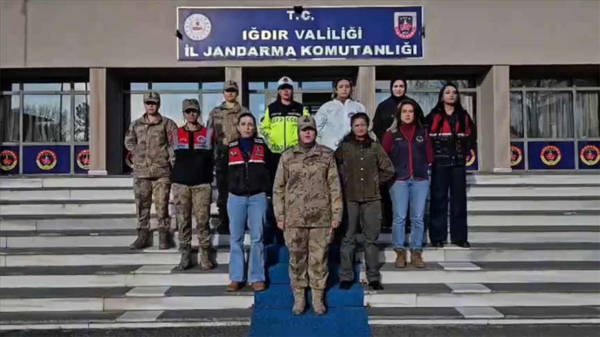 Iğdır'da görev yapan kadın jandarmalar, 8 Mart'ı işlerinin başında kutladı