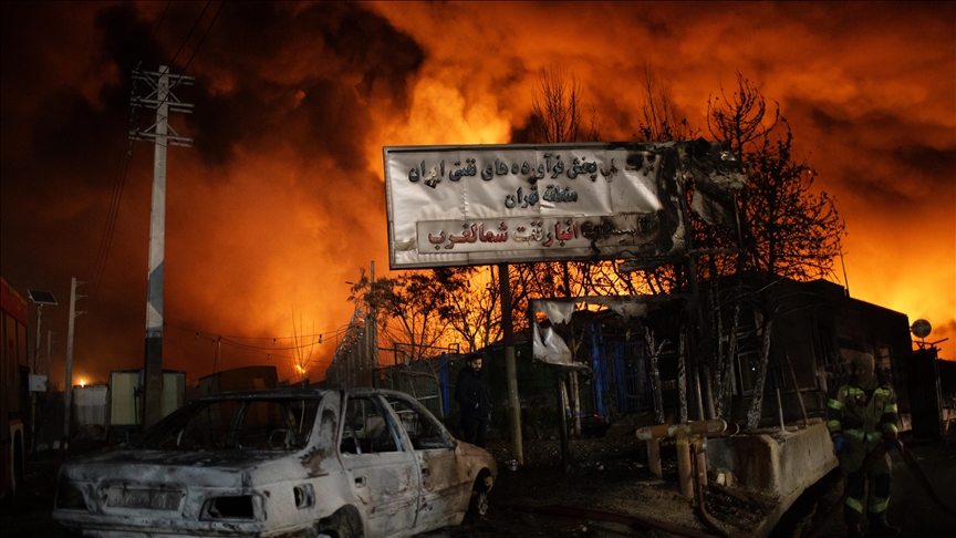 استمرار حريق بمستودع نفط شهران الإيراني منذ الليلة الماضية