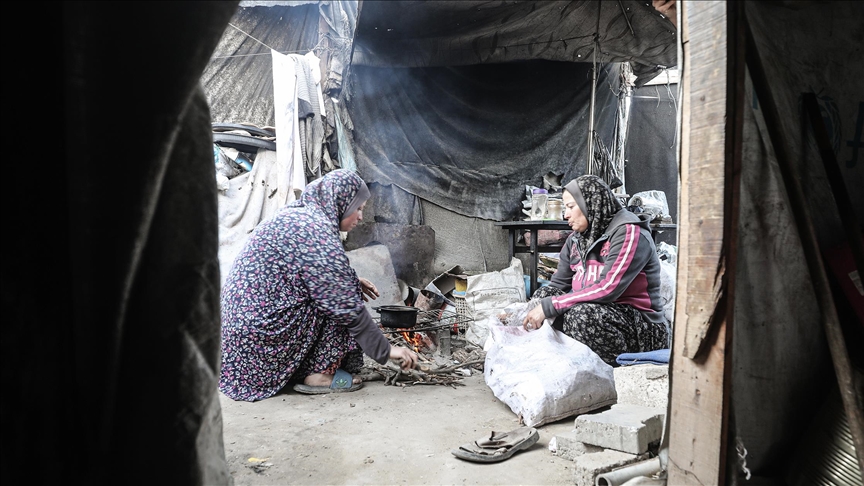 يوم المرأة العالمي.. أعباء الإعالة تنهك آلاف الفلسطينيات بغزة (إطار)