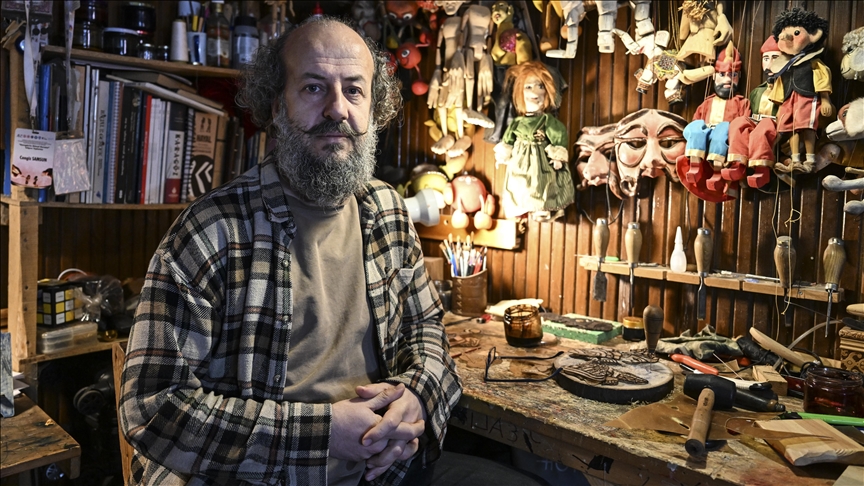 Artisti turk përshtat lojën e Karagozit me frymën moderne