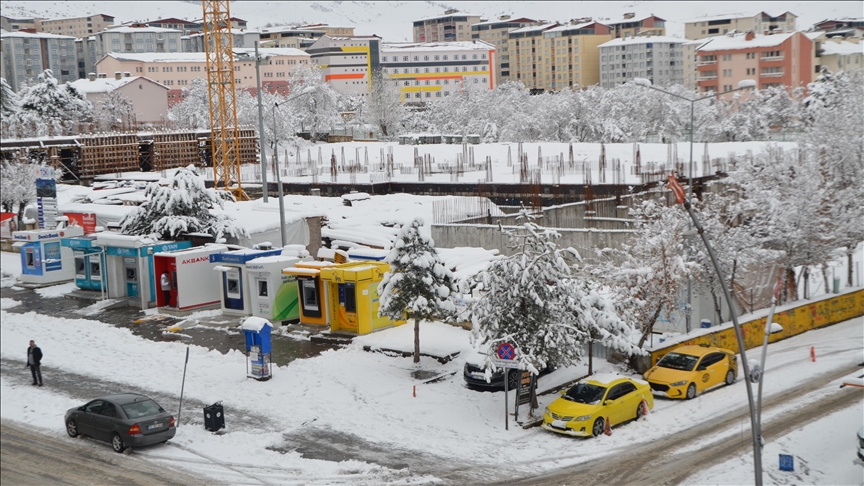 Li Wan, Mûş, Bidlîs û Hekariyê rêya 758 cih û waran girtî ye