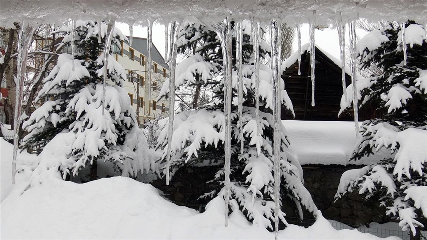 Bazı illerde soğuk hava ve kar etkisini sürdürüyor