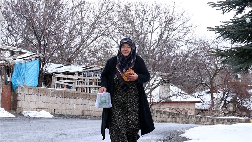 Yaşlı, engelli ve ihtiyaç sahiplerinin iftarlıklarını gönüllü kadınlar hazırlıyor