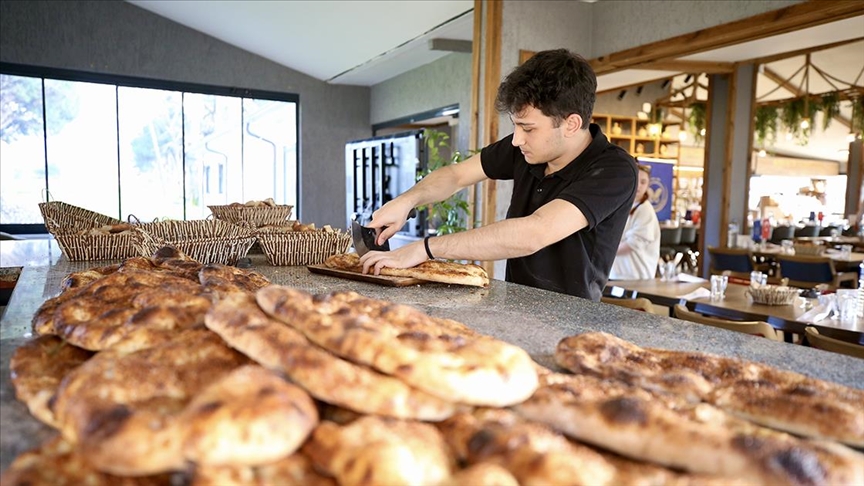 Lise öğrencileri "tarladan tabağa" konseptiyle hazırladıkları iftar sofralarında 1500 misafir hedefliyor