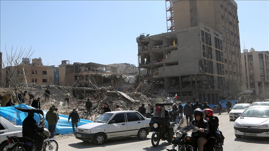 إعلام إيراني: إسرائيل والولايات المتحدة تشنان هجوما بالقنابل على المدنيين