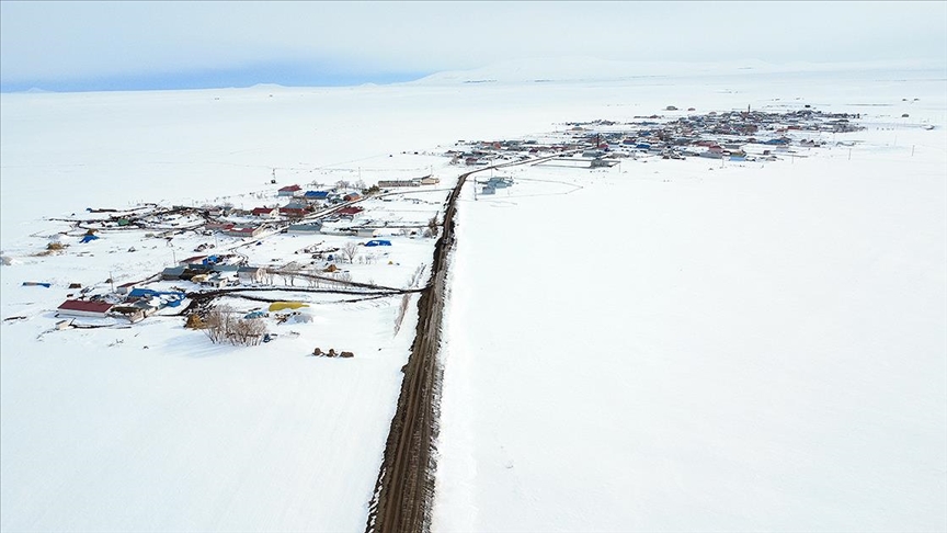 Kars'ta karla beyaza bürünen köyler dronla görüntülendi