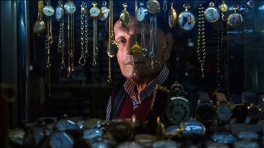 "Mjeshtri Arif" nga Stambolli i jep jetë orëve për më shumë se gjysmë shekulli