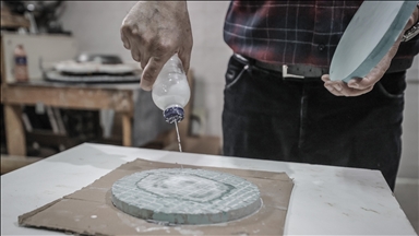 Mësuesi në pension për 20 vjet ka prodhuar teleskopë, të cilët kërkojnë mjeshtëri të lartë