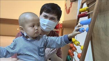 Kırgızistanlı 3 yaşındaki Nuryiğit karaciğer dokusu nakliyle Türkiye'de hayata tutundu