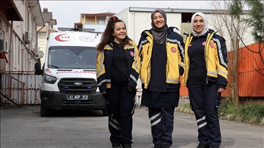 Kocaeli'de kadın ambulans sürücüleri, hastalar için zamanla yarışıyor