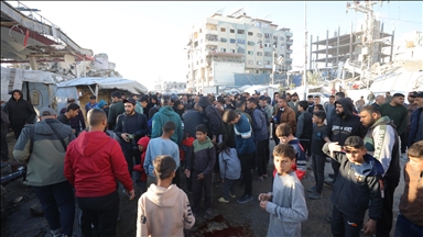 مقتل 3 فلسطينيين بينهم مسعف بقصف إسرائيلي قرب مسجد غربي غزة