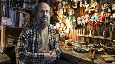 Artisti turk përshtat lojën e Karagozit me frymën moderne