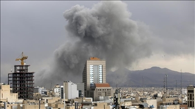 U izraelskim zračnim napadima pogođen Teheran, Iran pokrenuo novi raketni napad na Izrael