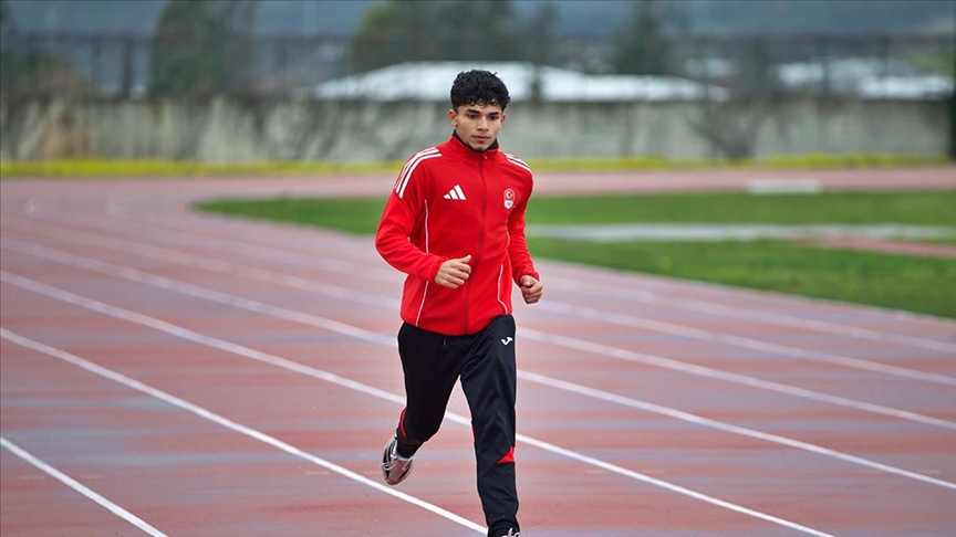 Rekortmen atlet Timur Er, ilk uluslararası madalyasını İtalya'da kazanmak için çalışıyor