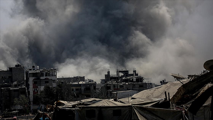 İsrail'in Gazze'de yerinden edilenlerin çadırlarını hedef aldığı saldırıda 3 Filistinli hayatını kaybetti