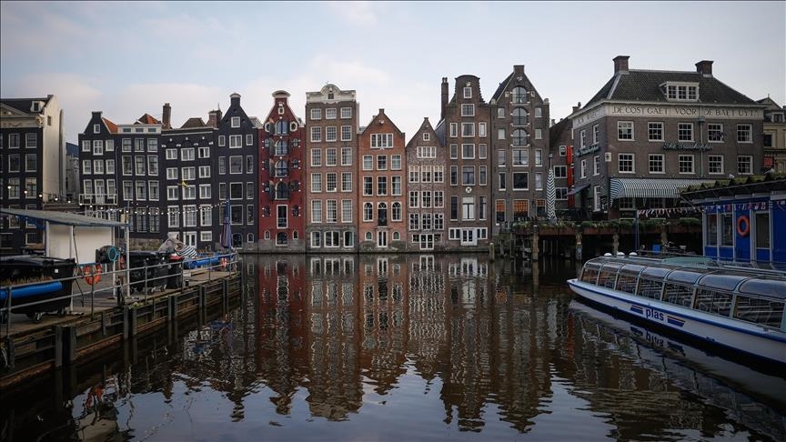 هولندا تواصل إجلاء مواطنيها العالقين في الشرق الأوسط