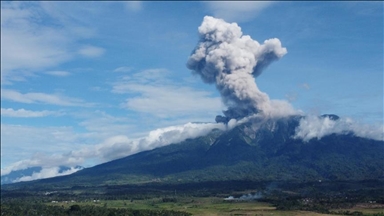 Indonesia's Mount Marapi erupts, spewing ash up to 1 mile