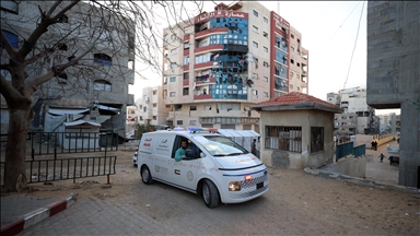 مقتل 3 فلسطينيين بينهم طفلة وصحفية بقصف إسرائيلي وسط غزة