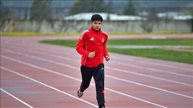 Rekortmen atlet Timur Er, ilk uluslararası madalyasını İtalya'da kazanmak için çalışıyor
