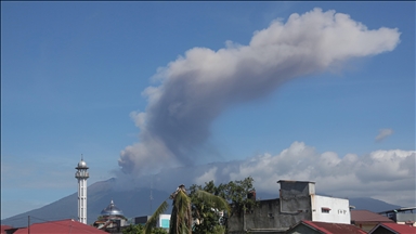 Indonésie : le mont Marapi entre en éruption et projette des cendres jusqu’à 1600 m d’altitude