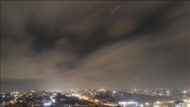 İsrail ordusu, İran'dan füze saldırısı yapıldığını duyurdu