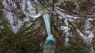 Sorkun Şelaleleri Tabiat Anıtı kar yağışıyla ayrı güzelliğe büründü