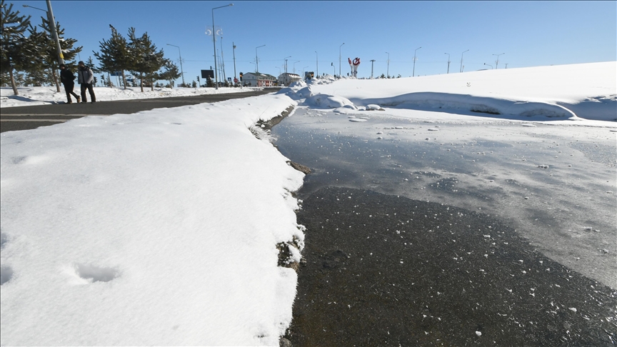 Bazı illerde soğuk hava ve kar etkisini sürdürüyor
