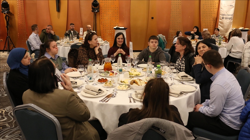 tika-shtroi-iftar-per-femijet-me-nevoja-te-vecanta-ne-kosove