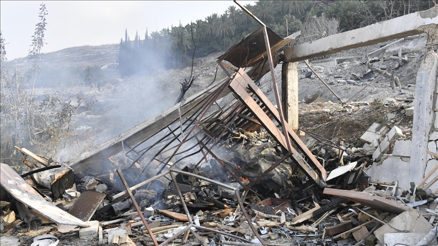 8 إصابات بينها مسعفون وتدمير مبنى بغارات إسرائيلية جنوبي لبنان