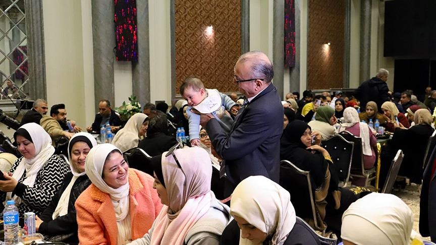 سفارة تركيا بالقاهرة ووقف الإغاثة الإنسانية يقدمان دعما لـ500 فلسطيني بمصر