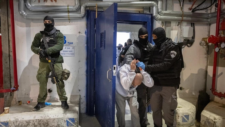 "إعلام الأسرى": مصابون فلسطينيون باقتحامات إسرائيلية لجميع السجون