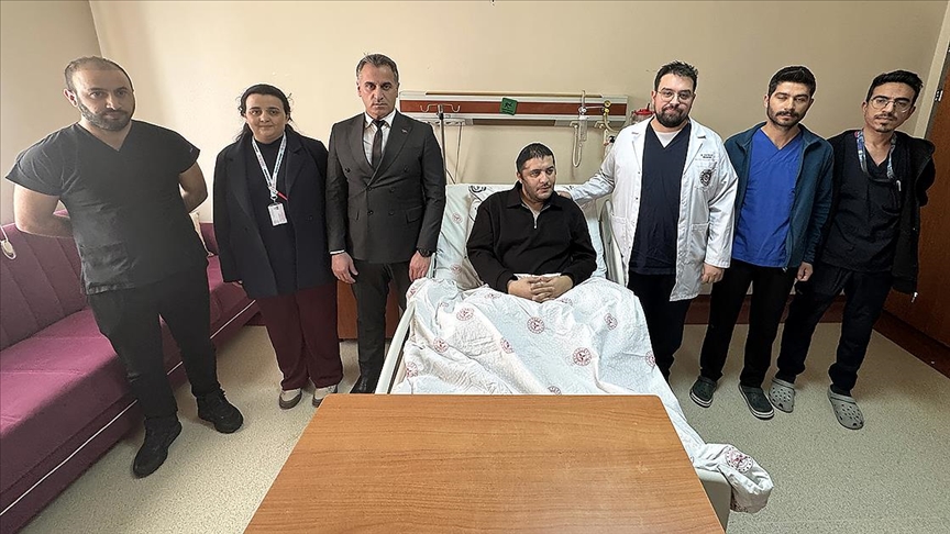 Zamanla yarışan doktorlar riskli beyin ameliyatıyla genç hastayı hayata bağladı