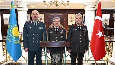Genelkurmay Başkanı Orgeneral Bayraktaroğlu, Kazakistan Kara Kuvvetleri Komutanı Tuğgeneral Kuchekbayev'i kabul etti