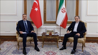 Wezîrê Karên Derva Fîdan bi hemtayê xwe yê Îranî Eraqçî ra bi telefonê axivî