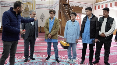 Meslek lisesi öğrencileri ramazanda camilerin bakım ve onarımını yapıyor